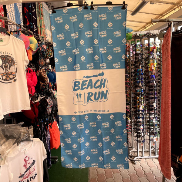 Beach Run kék strandtörölköző